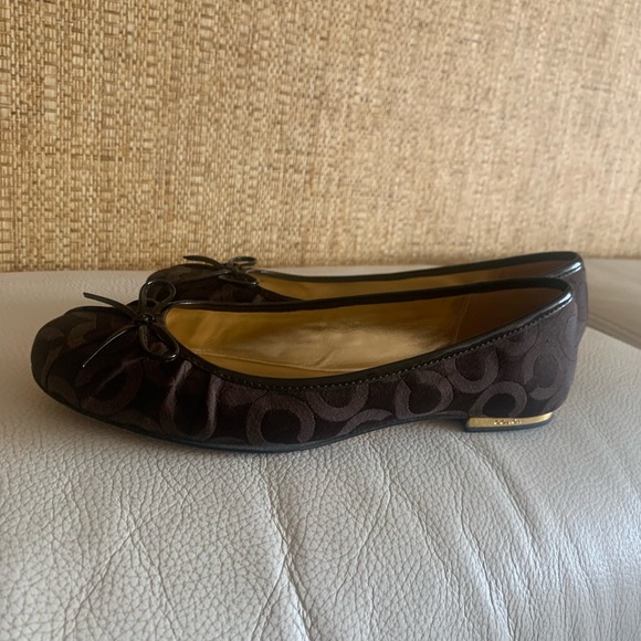 COACH Brown Flats Size 8.5 B. Leather sole.Coach Logo on the side of heel. - Picture 4 of 12